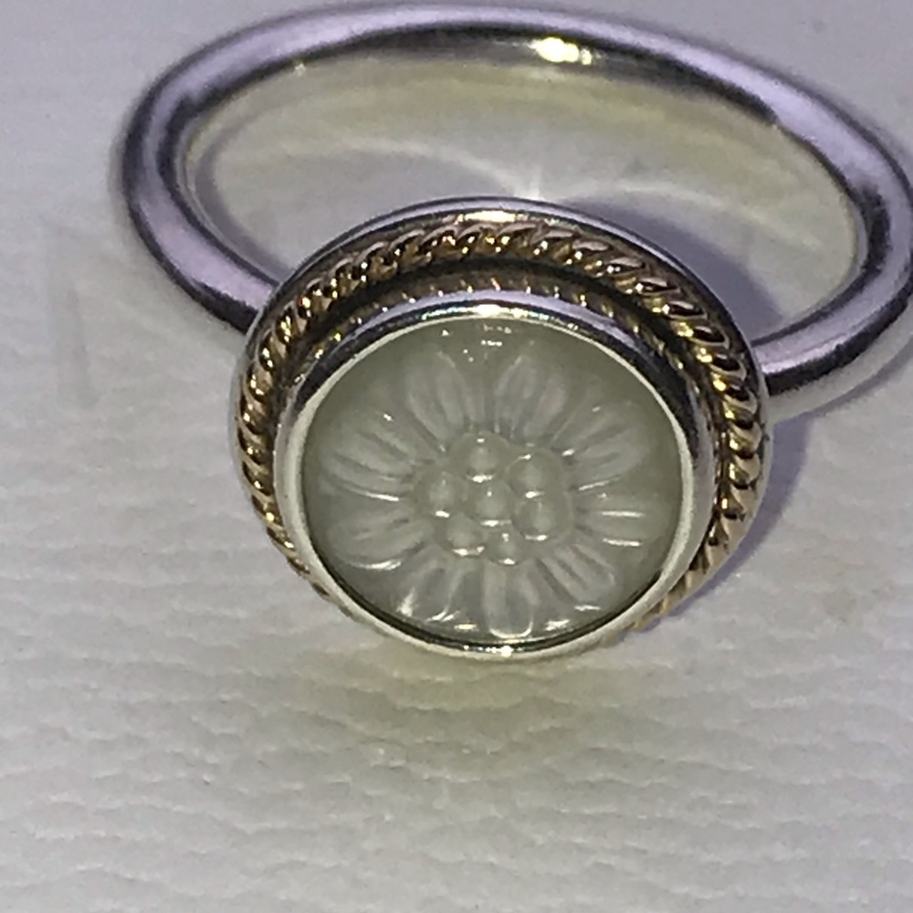 ⭐️PANDORA⭐️ DAISY SIGNANT MOTHER OF PEARL